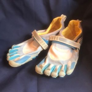 Vibram womens fivefinger toe shoes size (EU) 40